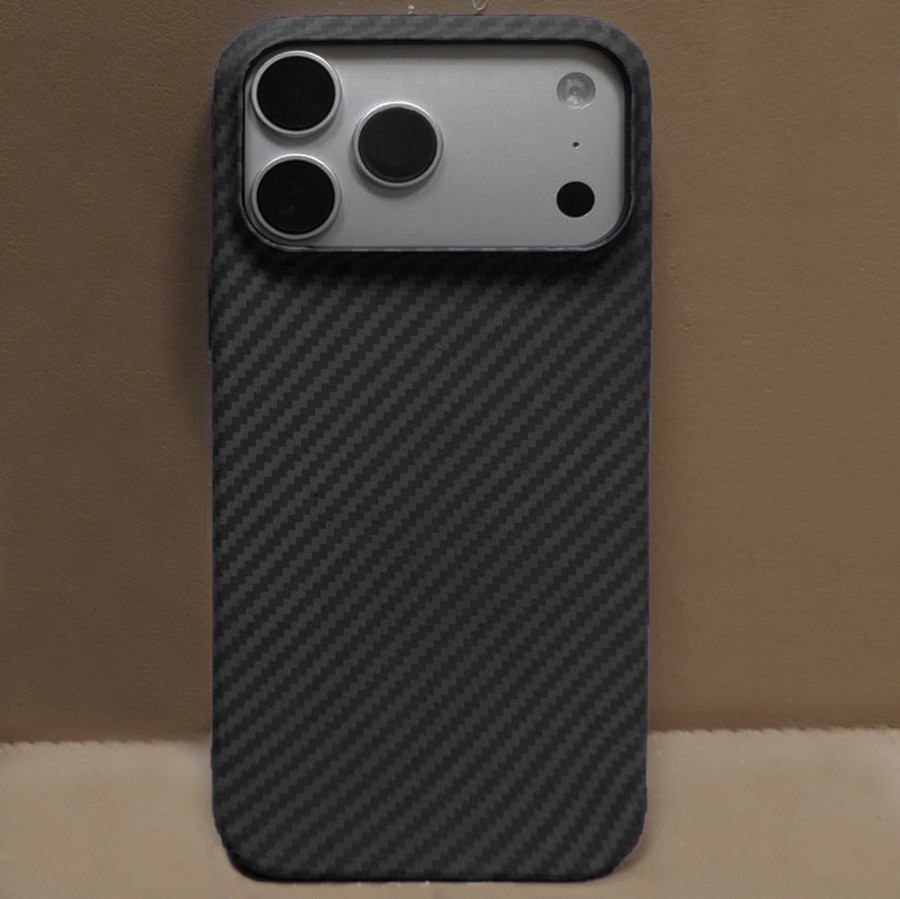 Пластиковая накладка Gabbeen Carbon с Magsafe Magnetic для Apple iPhone 17 Pro Max/18 Pro Max черный